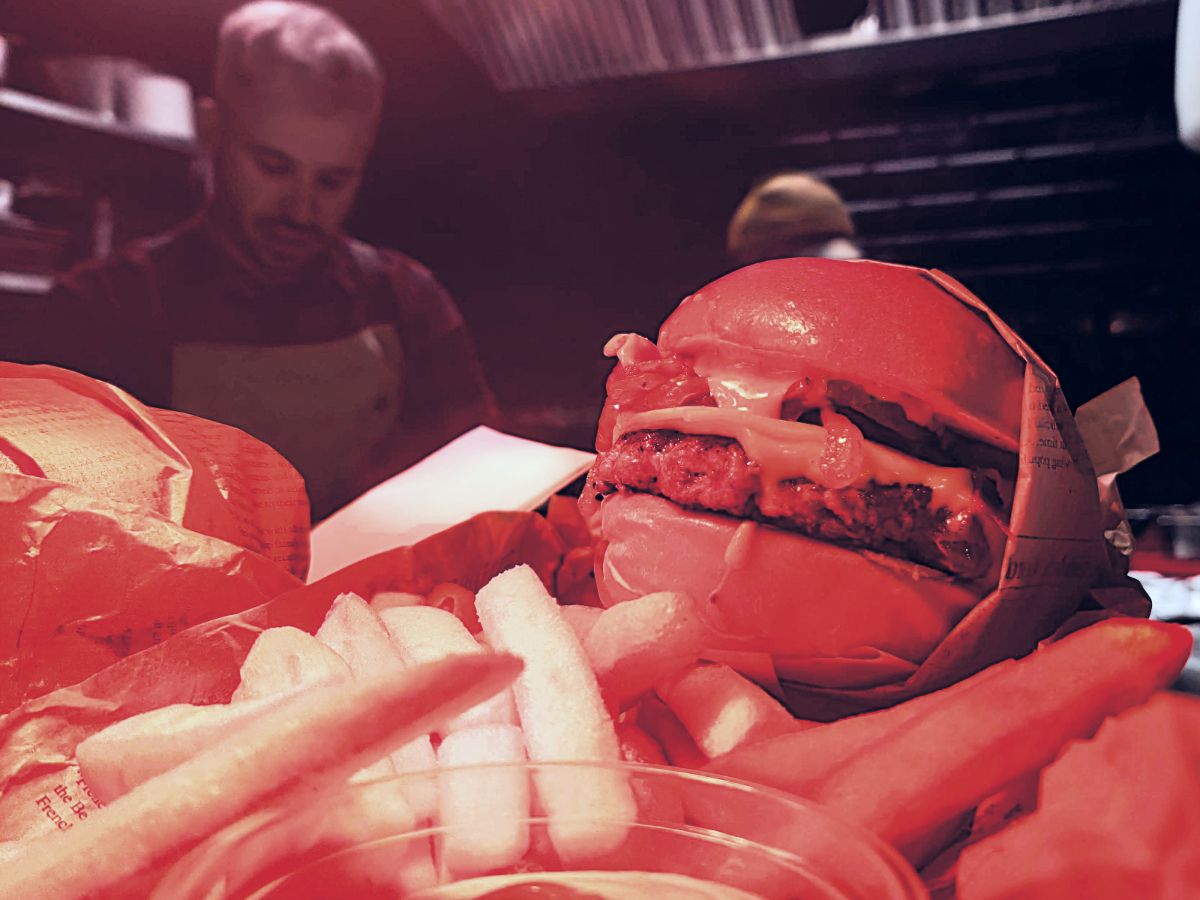 Bitang Burger Alsóörs - burger tálalás előtt - az Olyanjó fotója