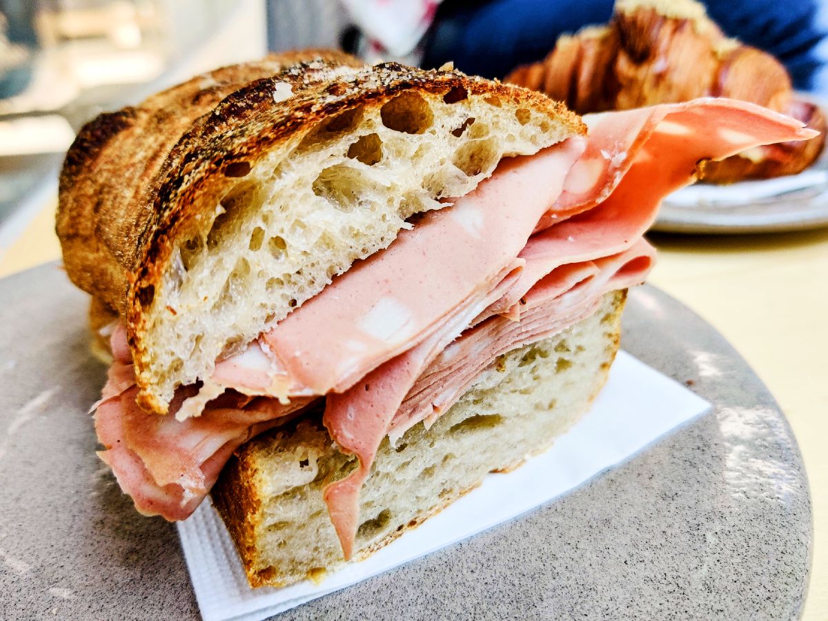 Freyja - croissant helyett bagett Moradellával