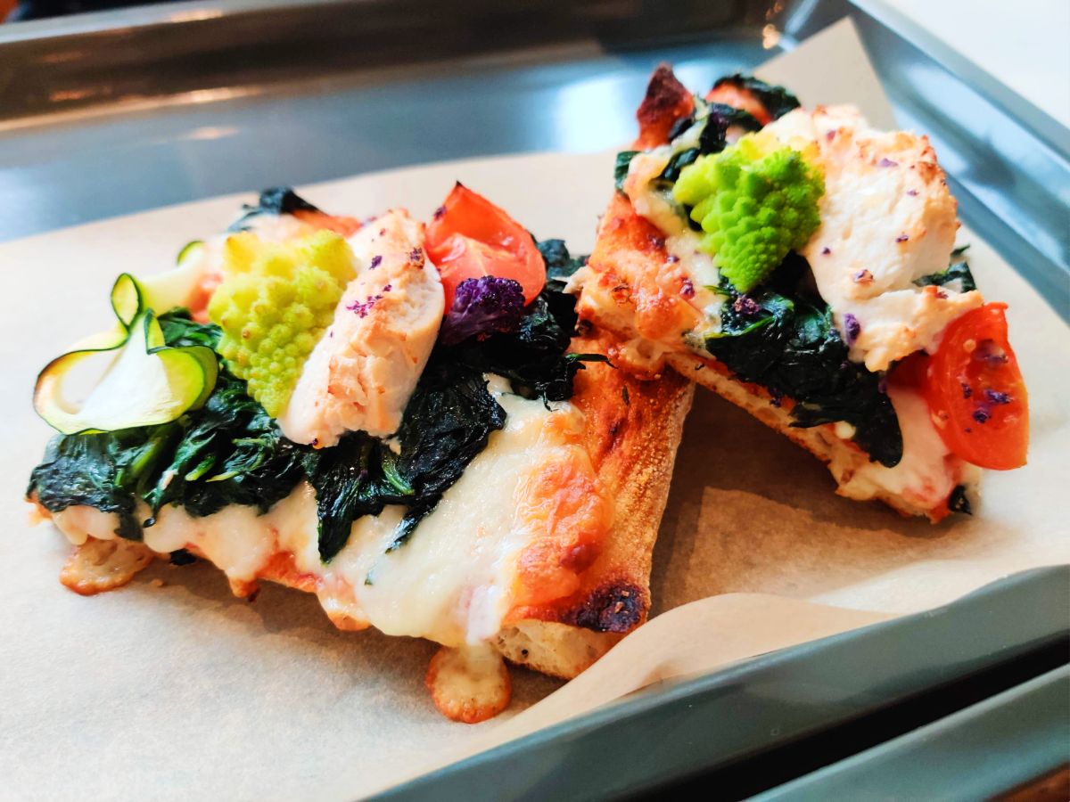Pizza, Kávé, Világbéke - tálcán adják a finomságot - az Olyanjó fotója