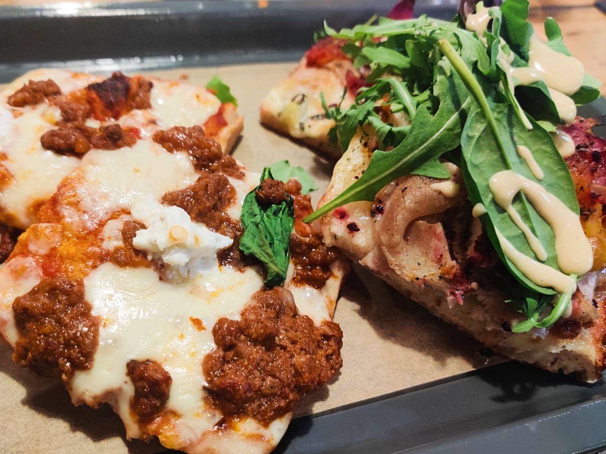 Pizza, Kávé, Világbéke - egy újabb fantasztikus római típusú pizza szelet - az Olyanjó fotója