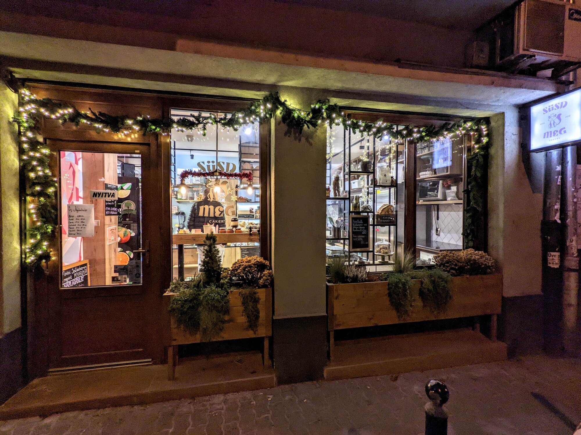 A Süsd Meg Cakery még karácsonyi fényekben - az Olyanjó! saját képe