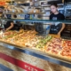 A római típusú pizzaszeletek a pultban várják gazdájukat - Pizza Brumbrum Világbéke - az Olyanjó! fotója