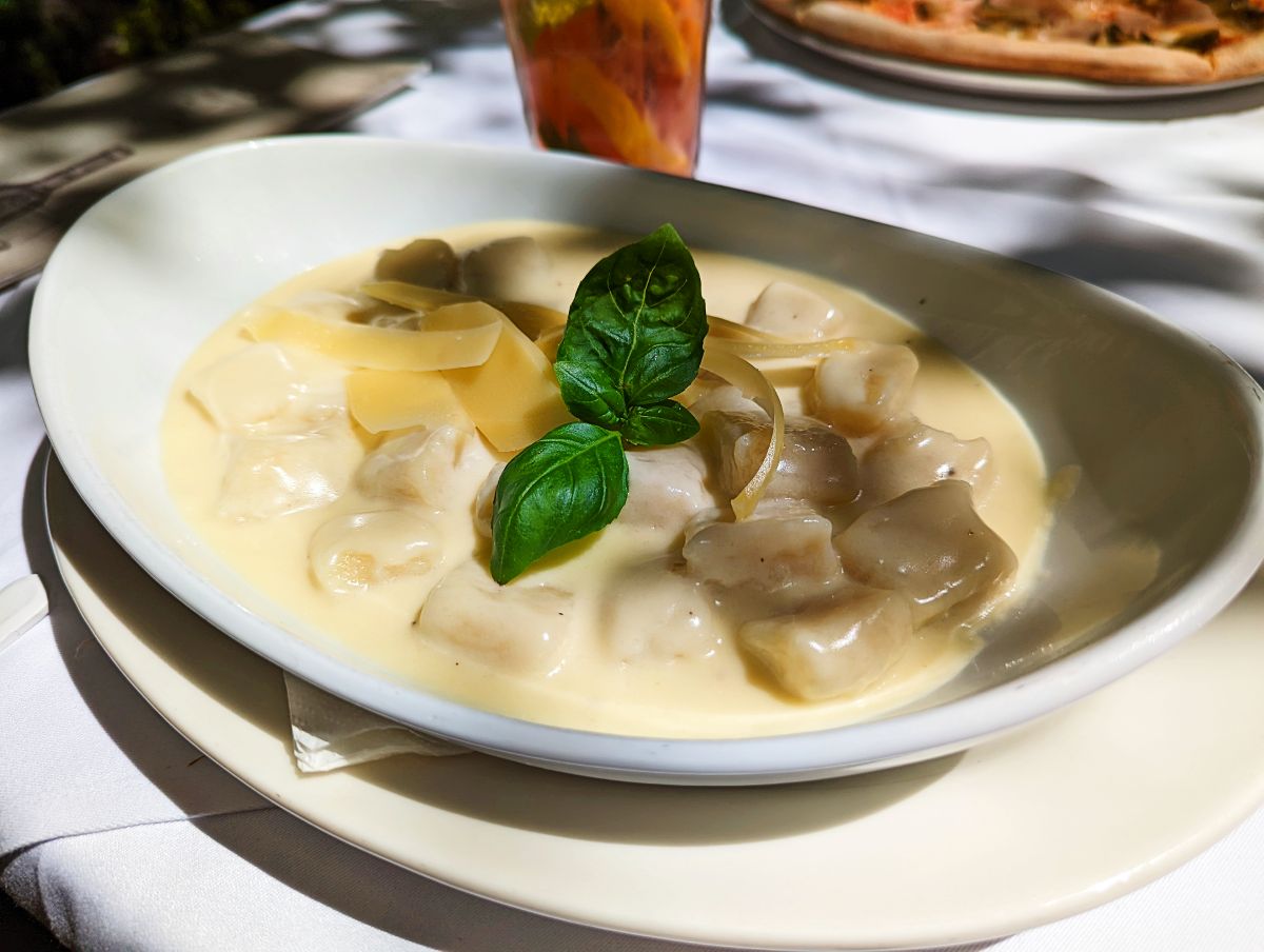 A provolone sajtos fondübe úsztatott gnocchi sajtimádóknak kihagyhatatlan - Olivolá Locale Italiano Kecskemét - az Olyanjó! fotója